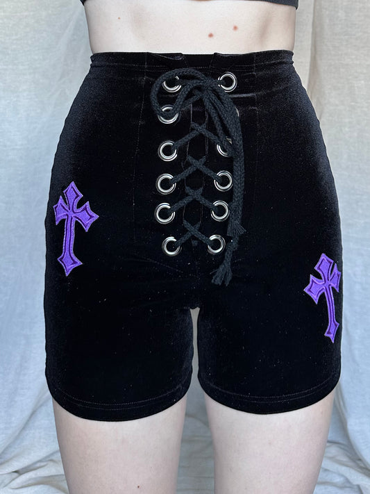 Buffy Shorts in Black / Purple