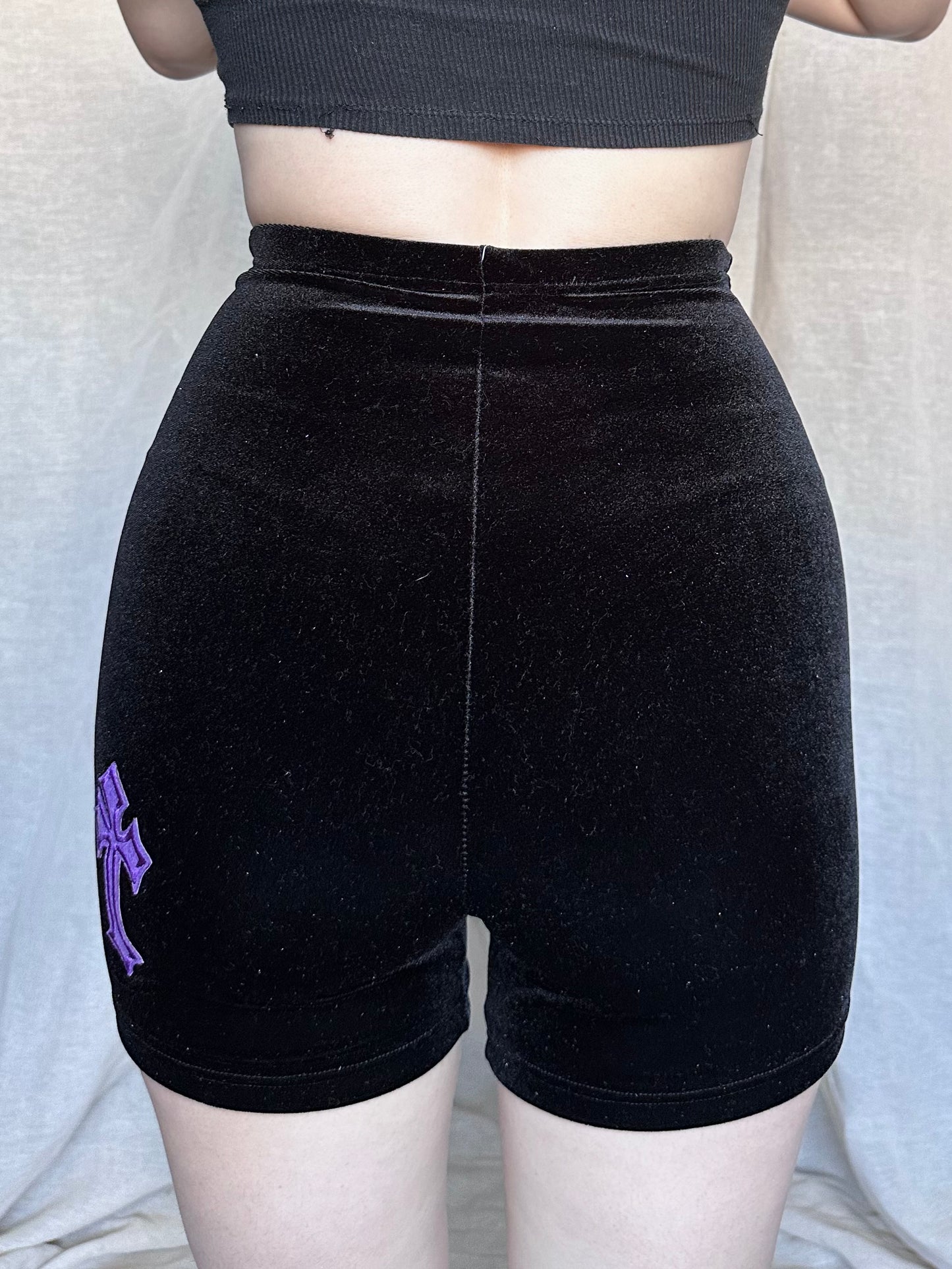 Buffy Shorts in Black / Purple